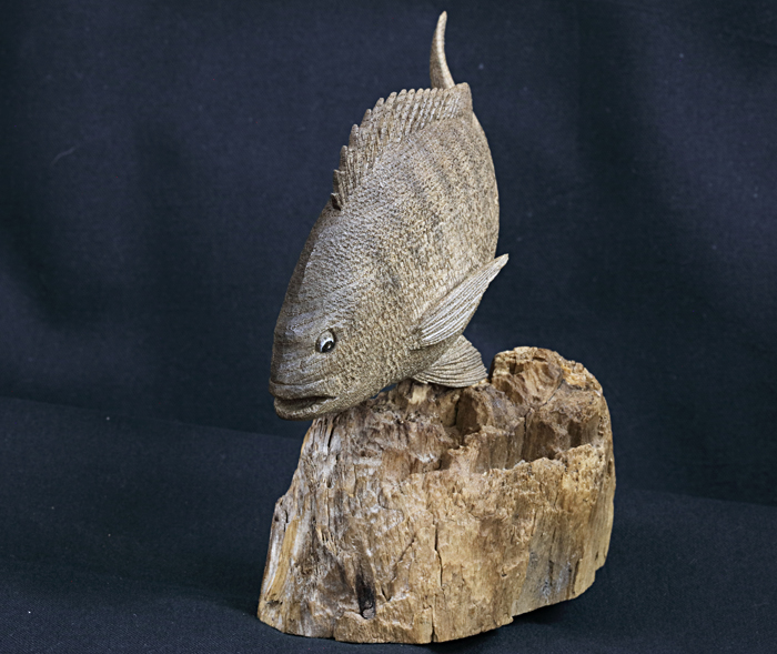 木彫りの魚フィッシュカービング