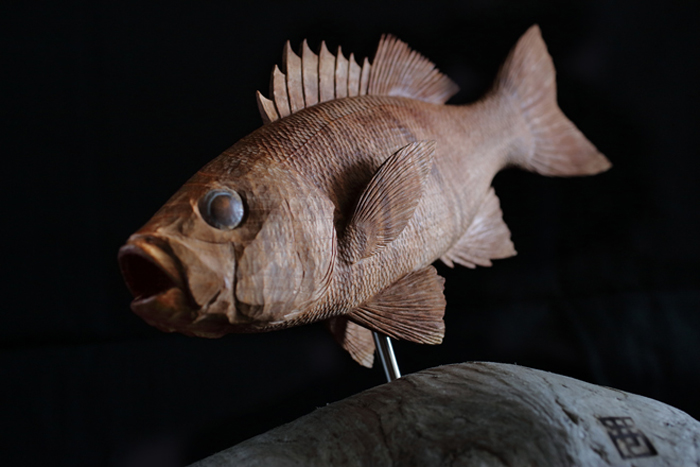 木彫りの魚　赤ムツ
