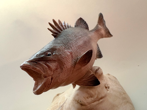 木彫りの魚　木で彫ったイシナギ　フィッシュカービンのイシナギ