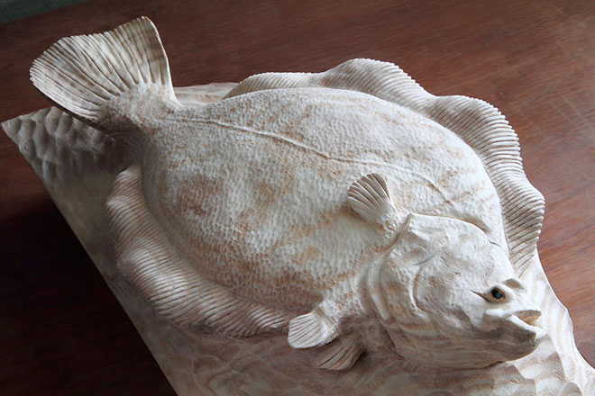 木彫りの魚　カレイ
