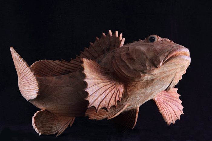 木彫りの魚　オニカサゴ
