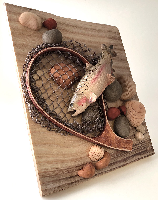 木彫りの魚　虹鱒とランディングネット