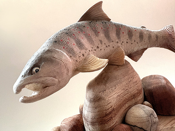 木彫りの魚　栃の木で彫ったアマゴ・渓流魚　フィッシュカービング