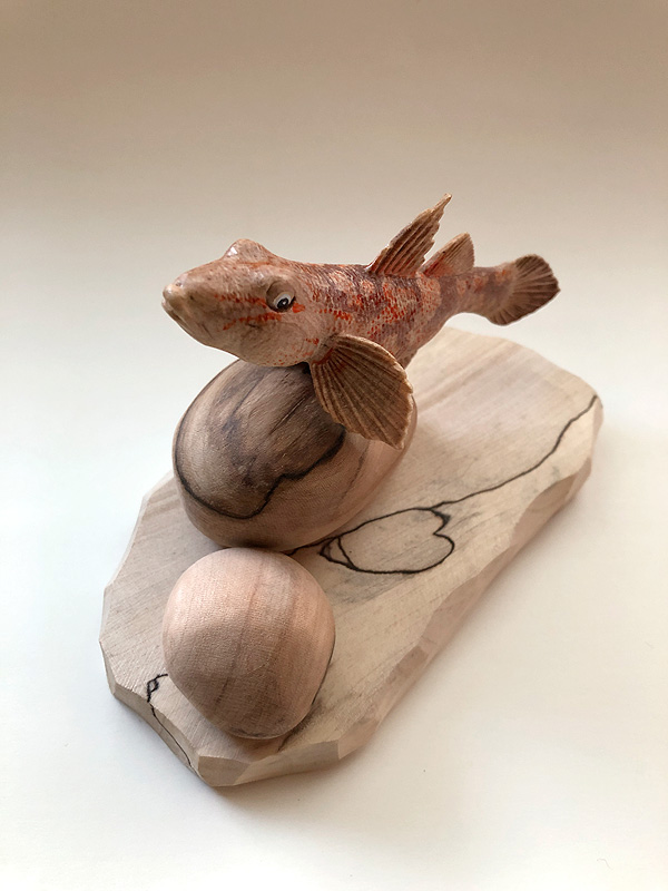 木彫りの魚　木で彫ったヨシノボリ　木彫ヨシノボリ