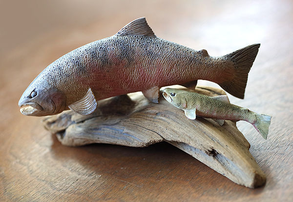 木彫りの魚　サクラマス