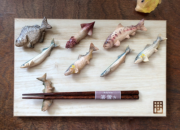 木彫りの魚　木彫りの箸置き