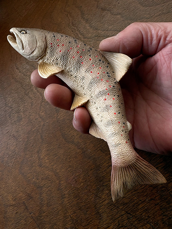 木彫りの魚　栃の木で彫ったアマゴ　フィッシュカービングのアマゴ