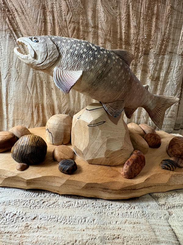 木彫りの魚　栃材で彫った岩魚　フィッシュカービング